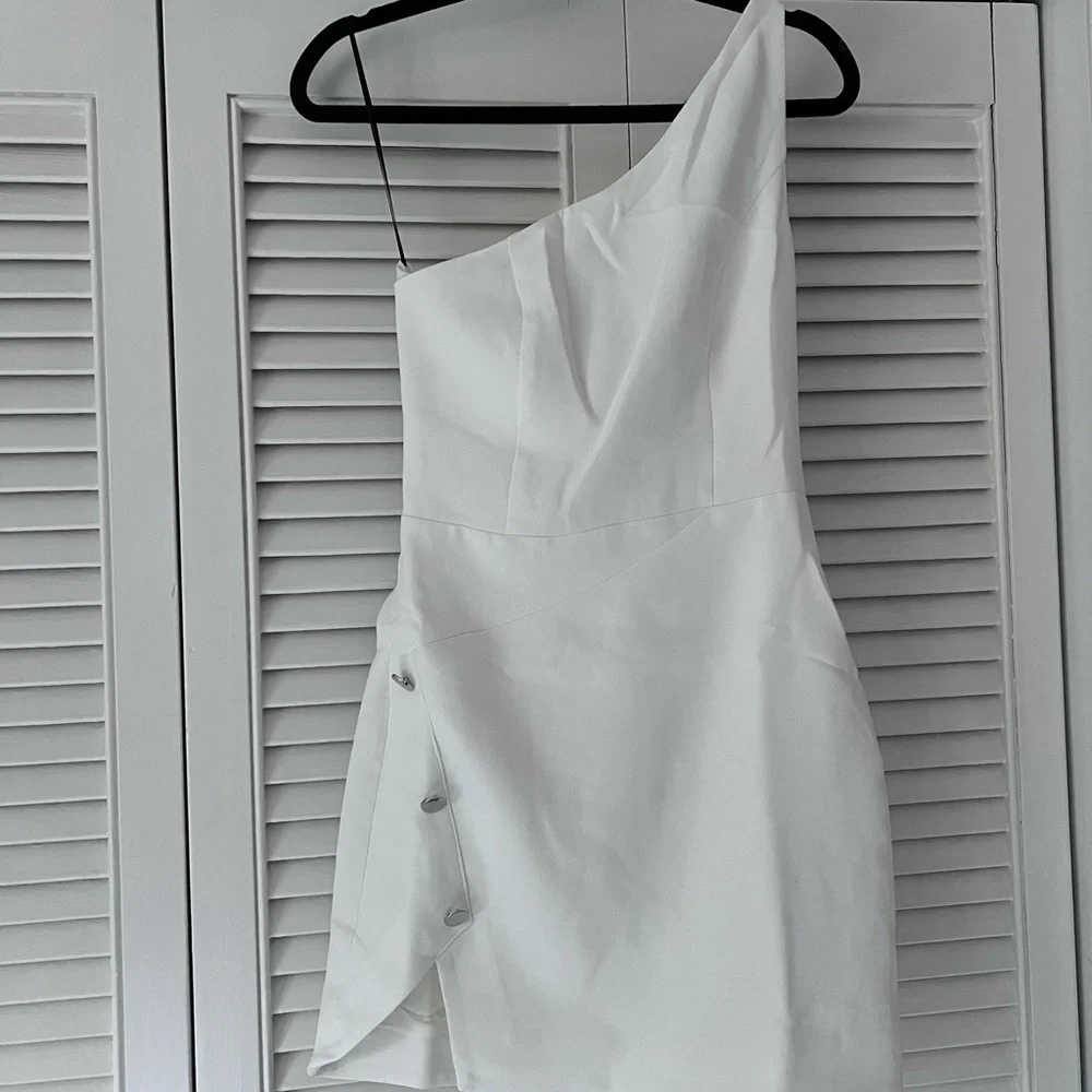 *Host’s Pick* NWT - NBD Aldon Mini Dress - White - Size Small - Picture 4 of 9
